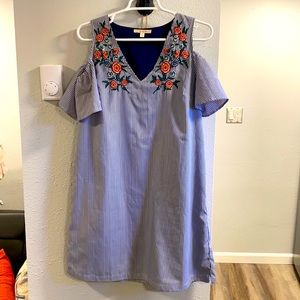 Brand: Skies are Blue. Size: medium.